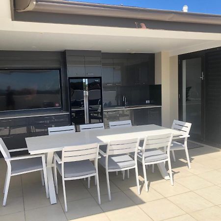Grand Mercure Allegra Hervey Bay Eksteriør billede Outdoor kitchen