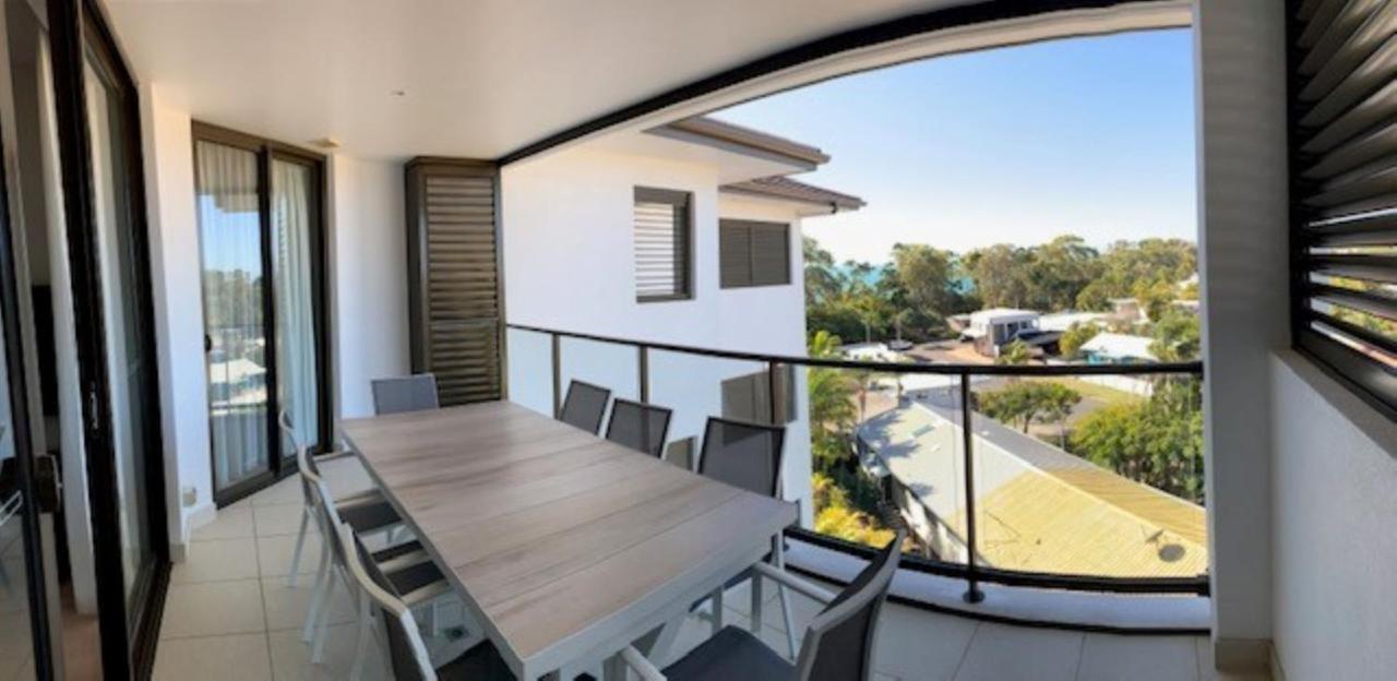 Grand Mercure Allegra Hervey Bay Eksteriør billede A balcony