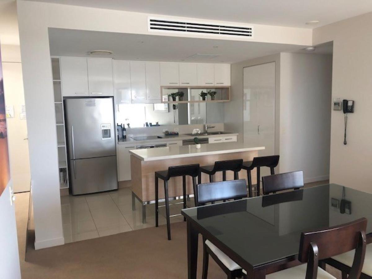 Grand Mercure Allegra Hervey Bay Eksteriør billede A kitchen in a typical apartment