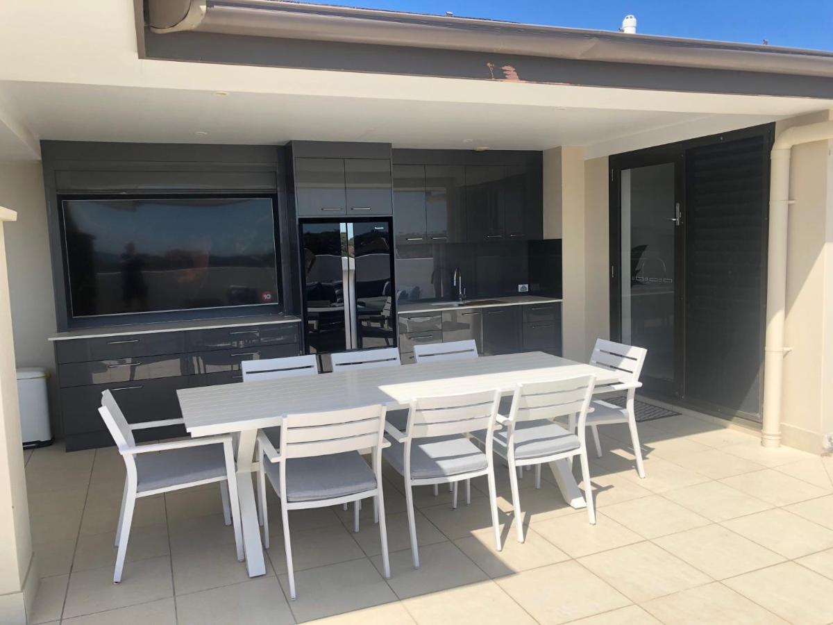 Grand Mercure Allegra Hervey Bay Eksteriør billede Outdoor kitchen