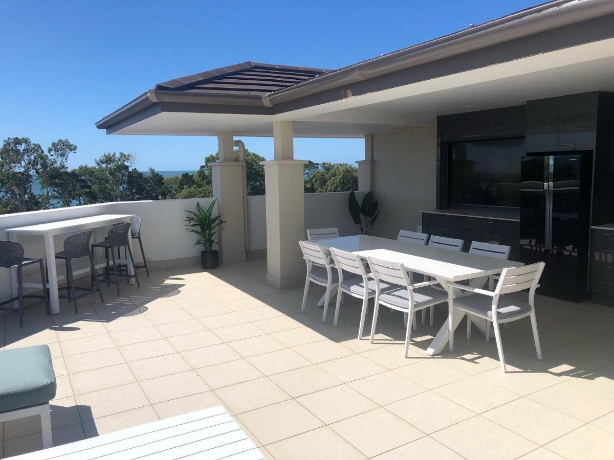 Grand Mercure Allegra Hervey Bay Eksteriør billede Rooftop entertaining area