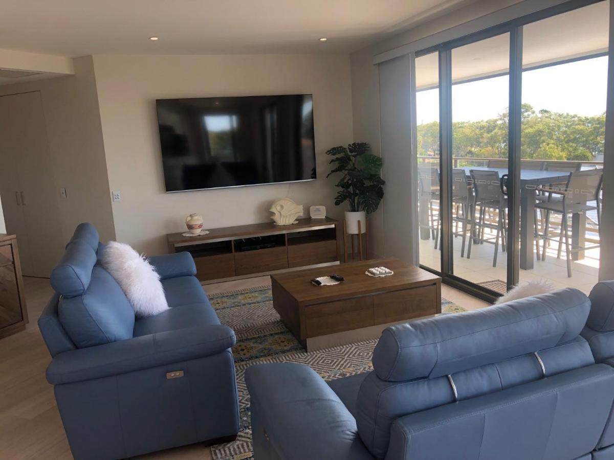 Grand Mercure Allegra Hervey Bay Eksteriør billede Living room at the Ritz-Carlton, South Beach