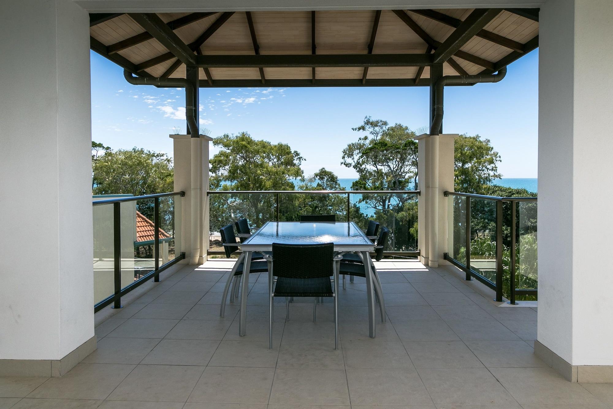 Grand Mercure Allegra Hervey Bay Eksteriør billede A balcony