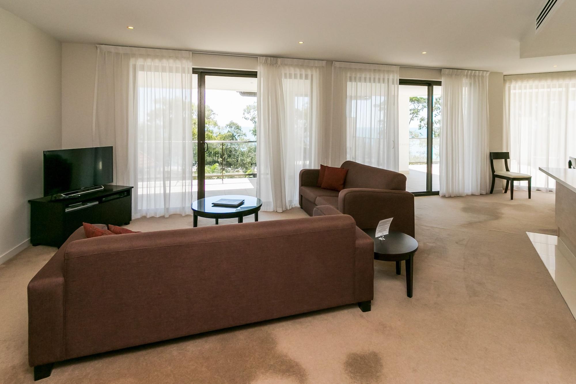 Grand Mercure Allegra Hervey Bay Eksteriør billede A living room