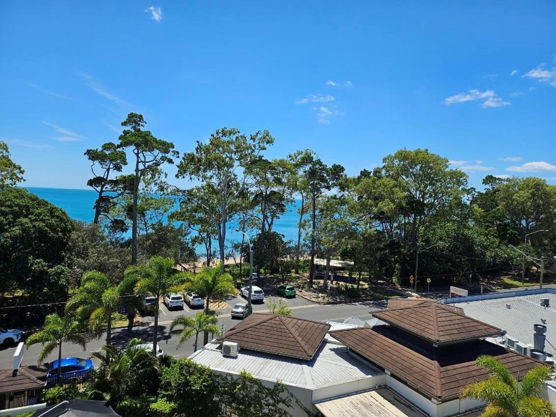 Grand Mercure Allegra Hervey Bay Eksteriør billede View of the beach from the hotel