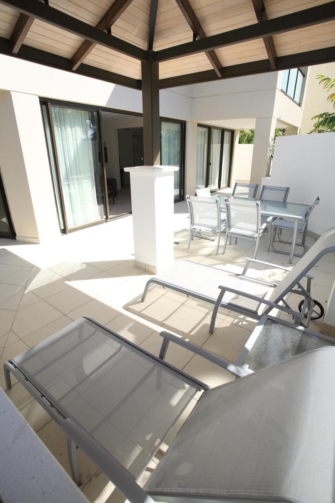 Grand Mercure Allegra Hervey Bay Eksteriør billede A patio