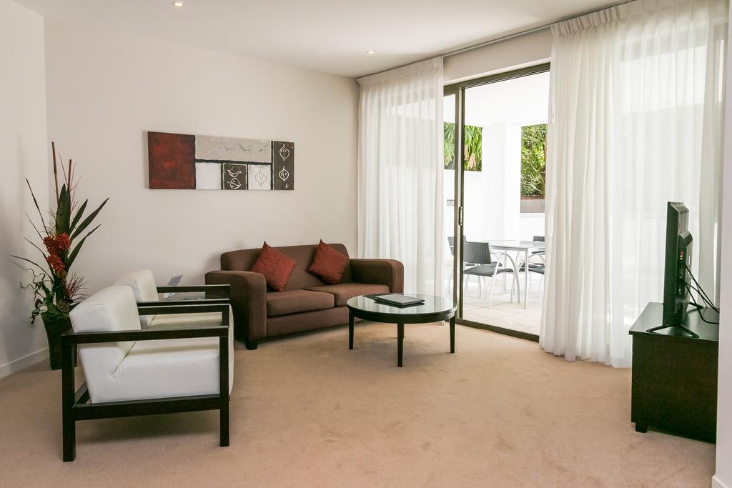 Grand Mercure Allegra Hervey Bay Eksteriør billede A living room