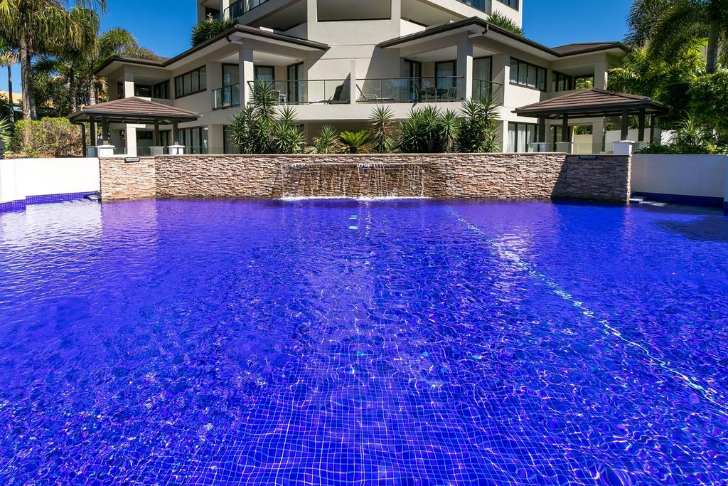 Grand Mercure Allegra Hervey Bay Eksteriør billede The pool at the Sheraton Resort