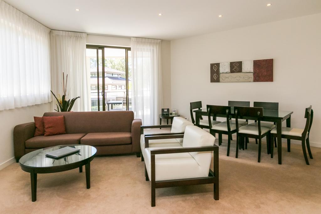 Grand Mercure Allegra Hervey Bay Eksteriør billede A living room