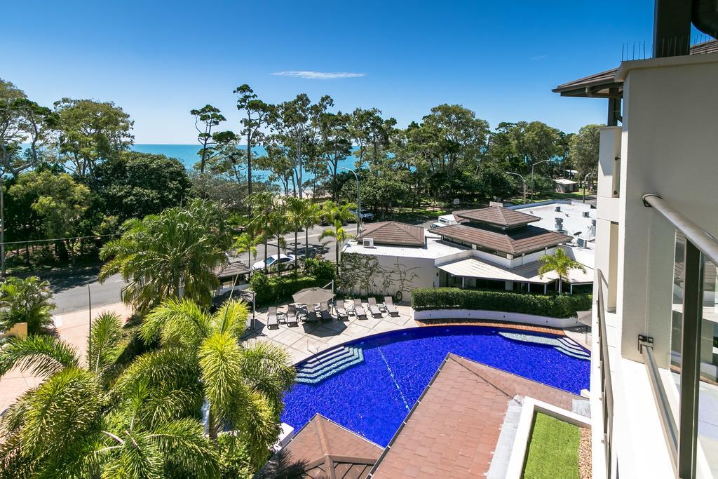 Grand Mercure Allegra Hervey Bay Eksteriør billede View of the pool at the Mantra on Saltwater Island