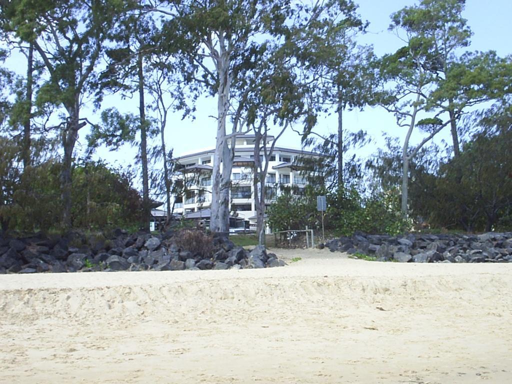 Grand Mercure Allegra Hervey Bay Eksteriør billede The beach at the resort