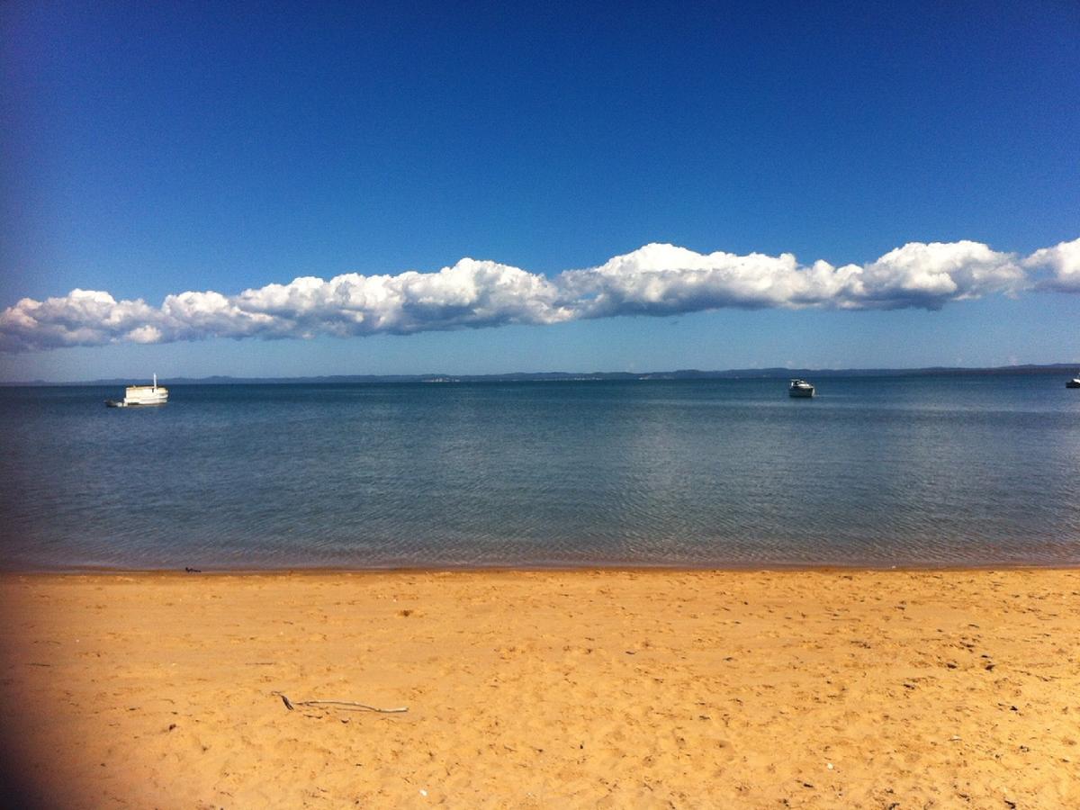 Grand Mercure Allegra Hervey Bay Eksteriør billede View of the bay from the beach