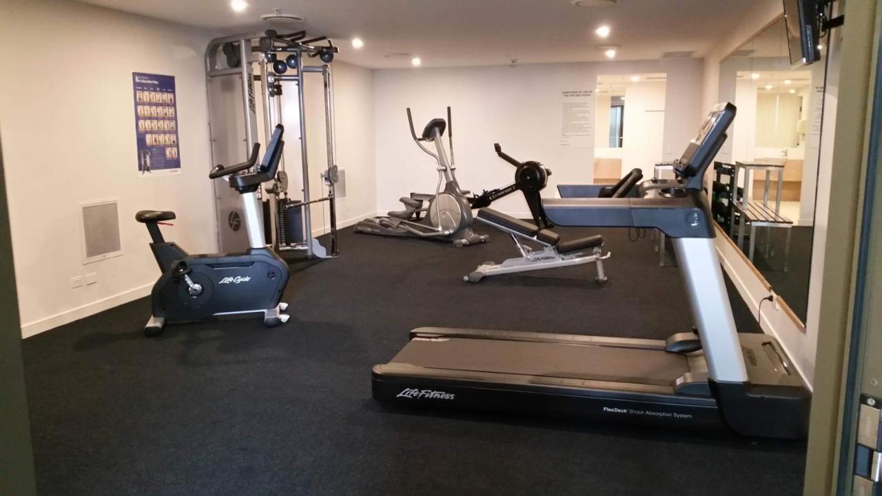 Grand Mercure Allegra Hervey Bay Eksteriør billede A typical gym