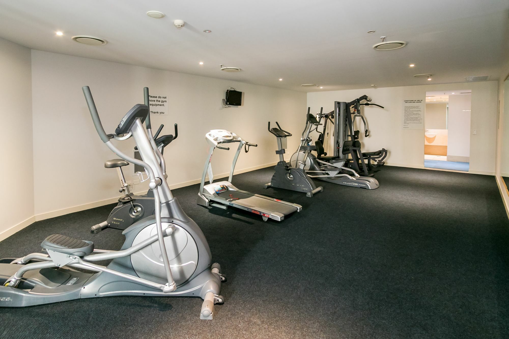 Grand Mercure Allegra Hervey Bay Eksteriør billede The gym at the hotel