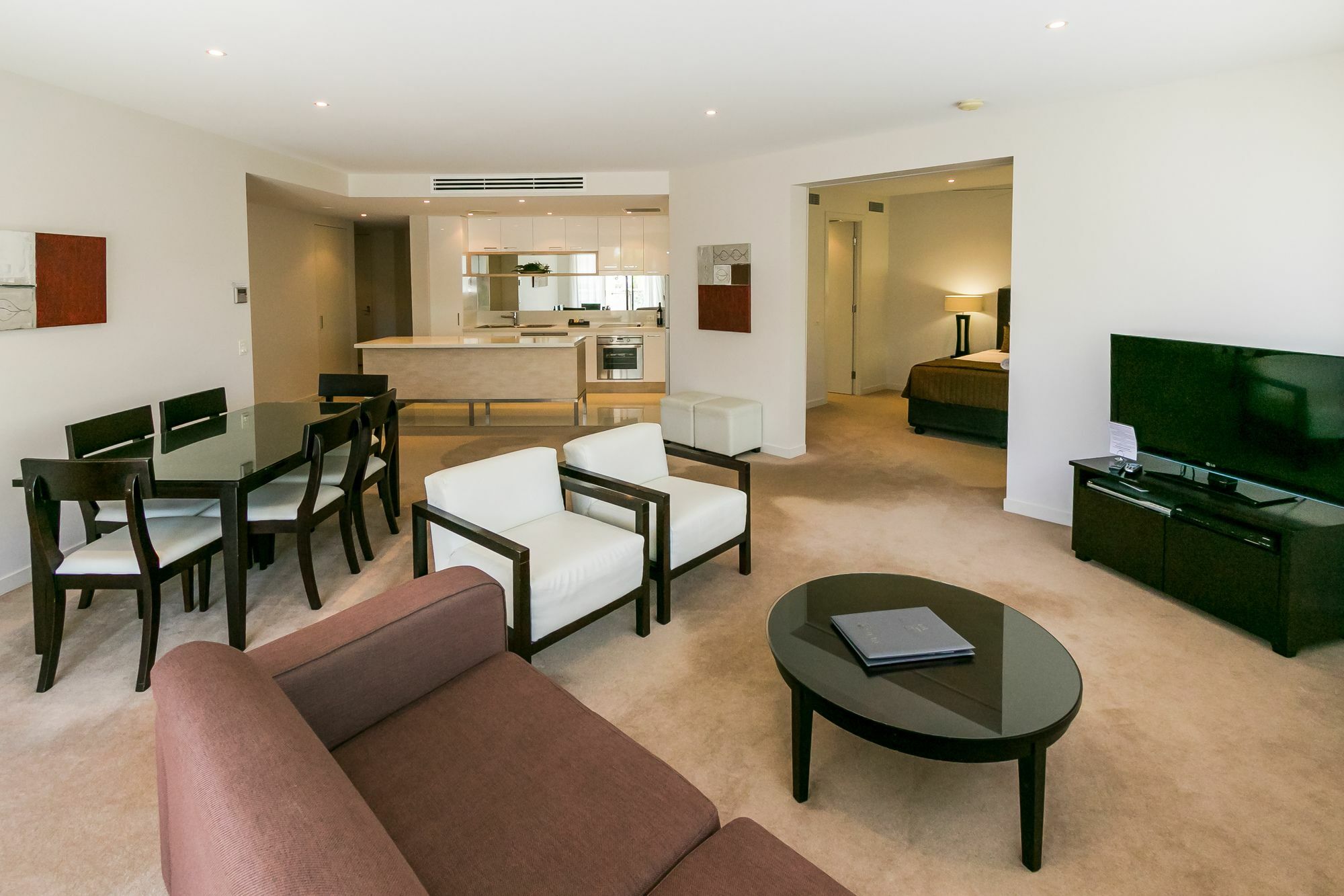 Grand Mercure Allegra Hervey Bay Eksteriør billede A typical apartment at the hotel