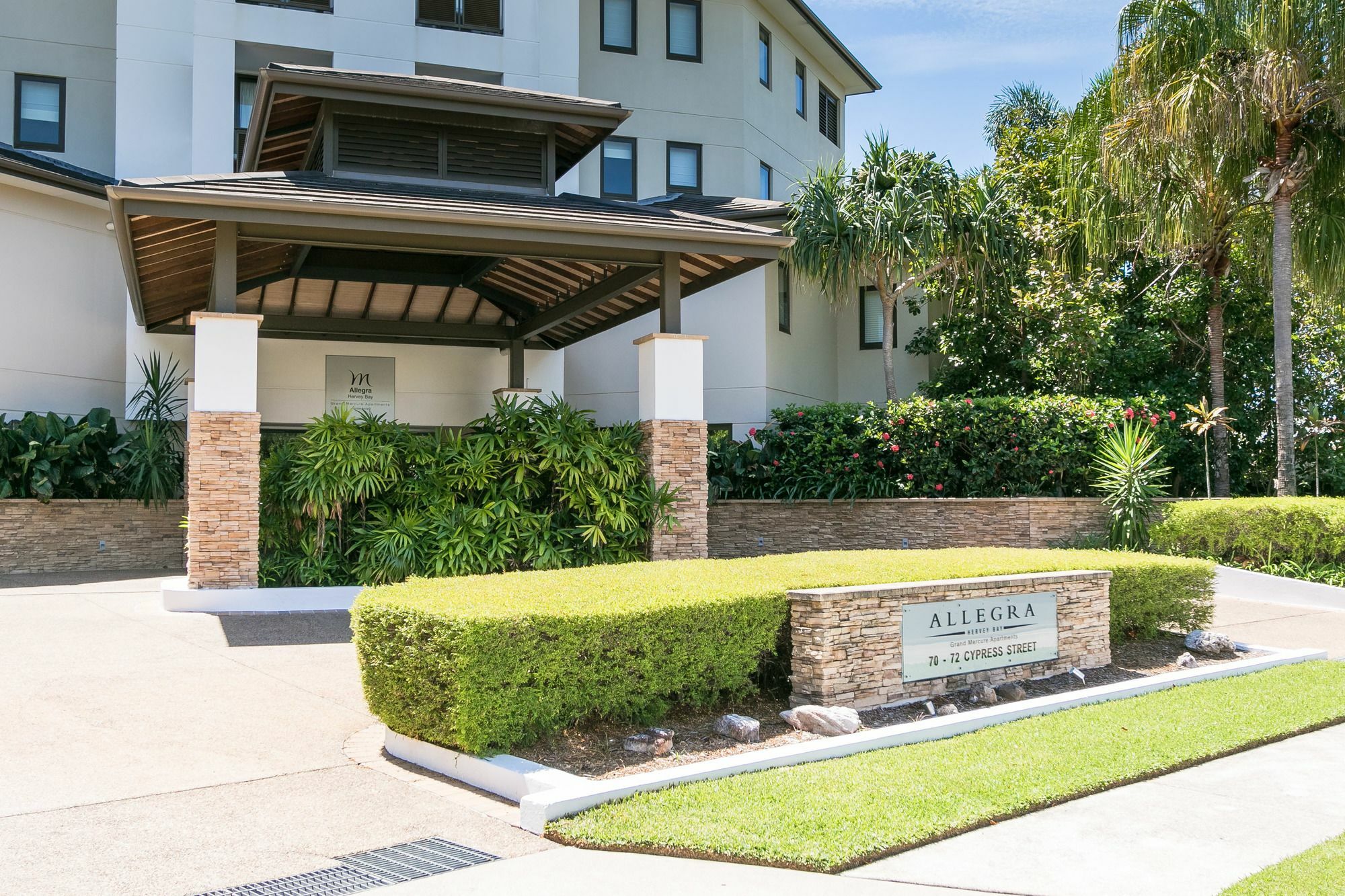 Grand Mercure Allegra Hervey Bay Eksteriør billede Entrance to the building