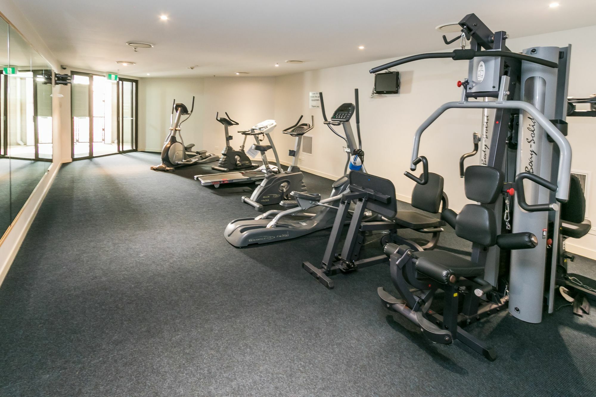 Grand Mercure Allegra Hervey Bay Eksteriør billede The gym at the hotel