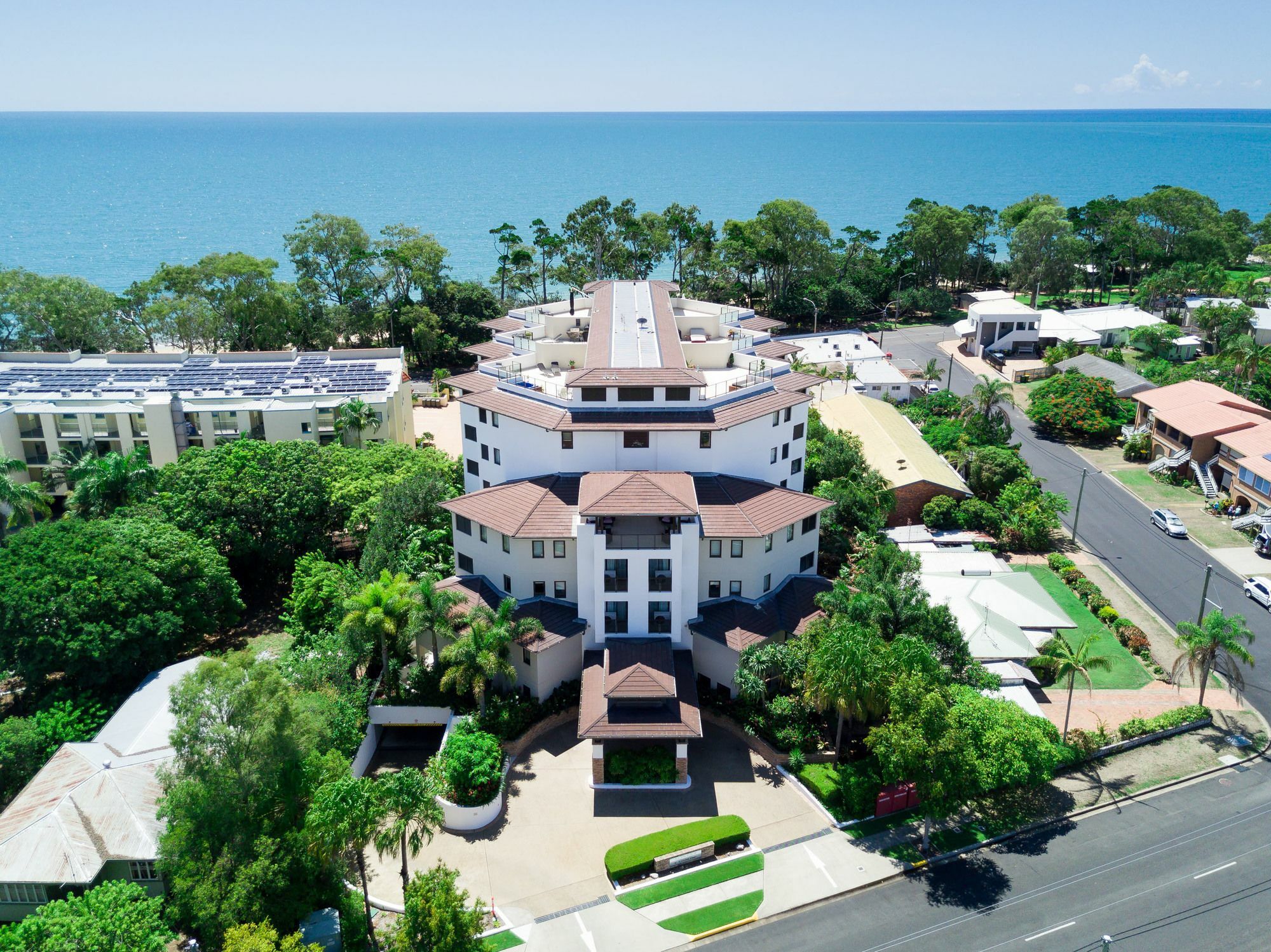 Grand Mercure Allegra Hervey Bay Eksteriør billede Aerial view of the complex