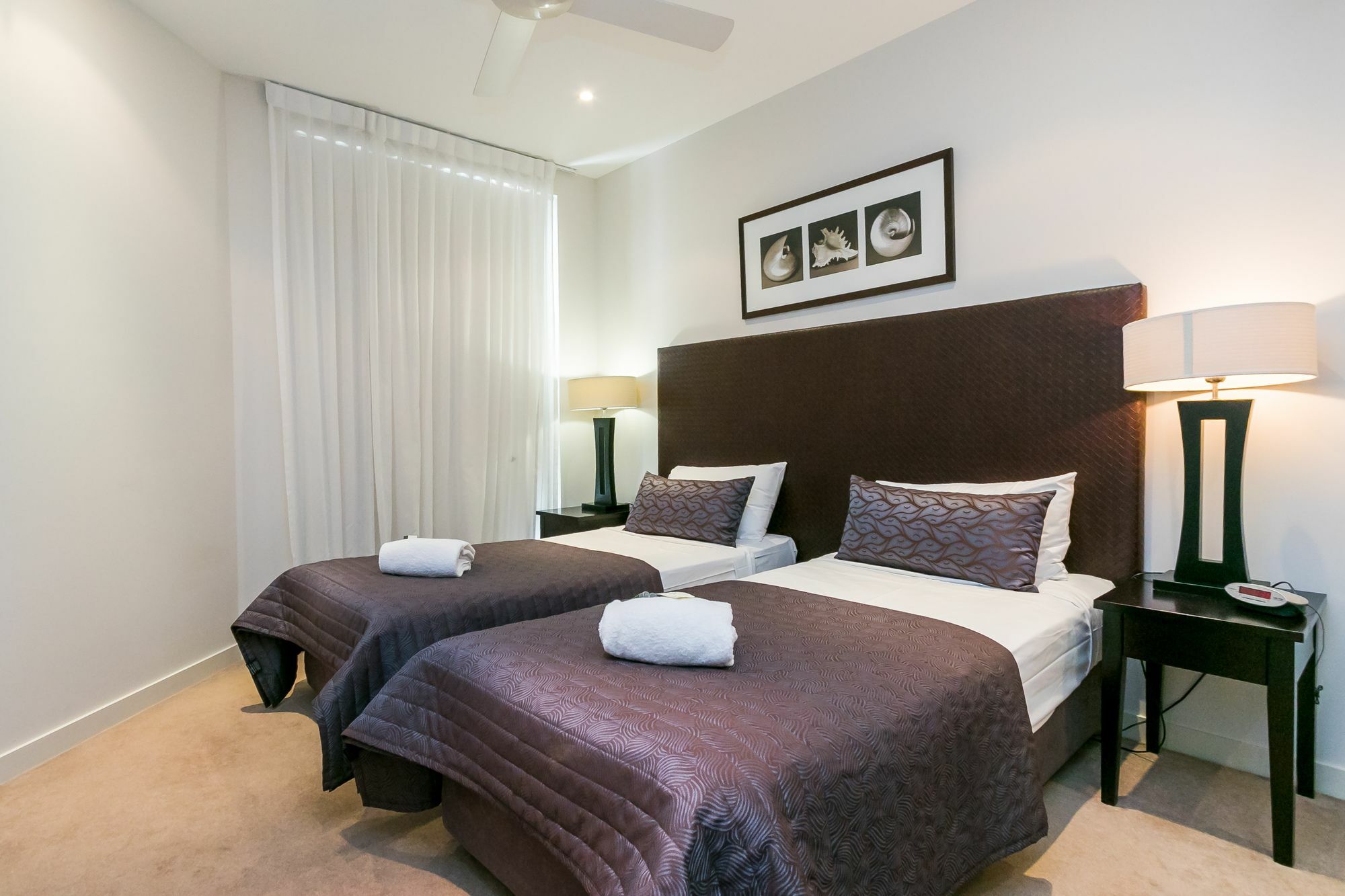 Grand Mercure Allegra Hervey Bay Eksteriør billede A bedroom at the Mantra on Broadbeach