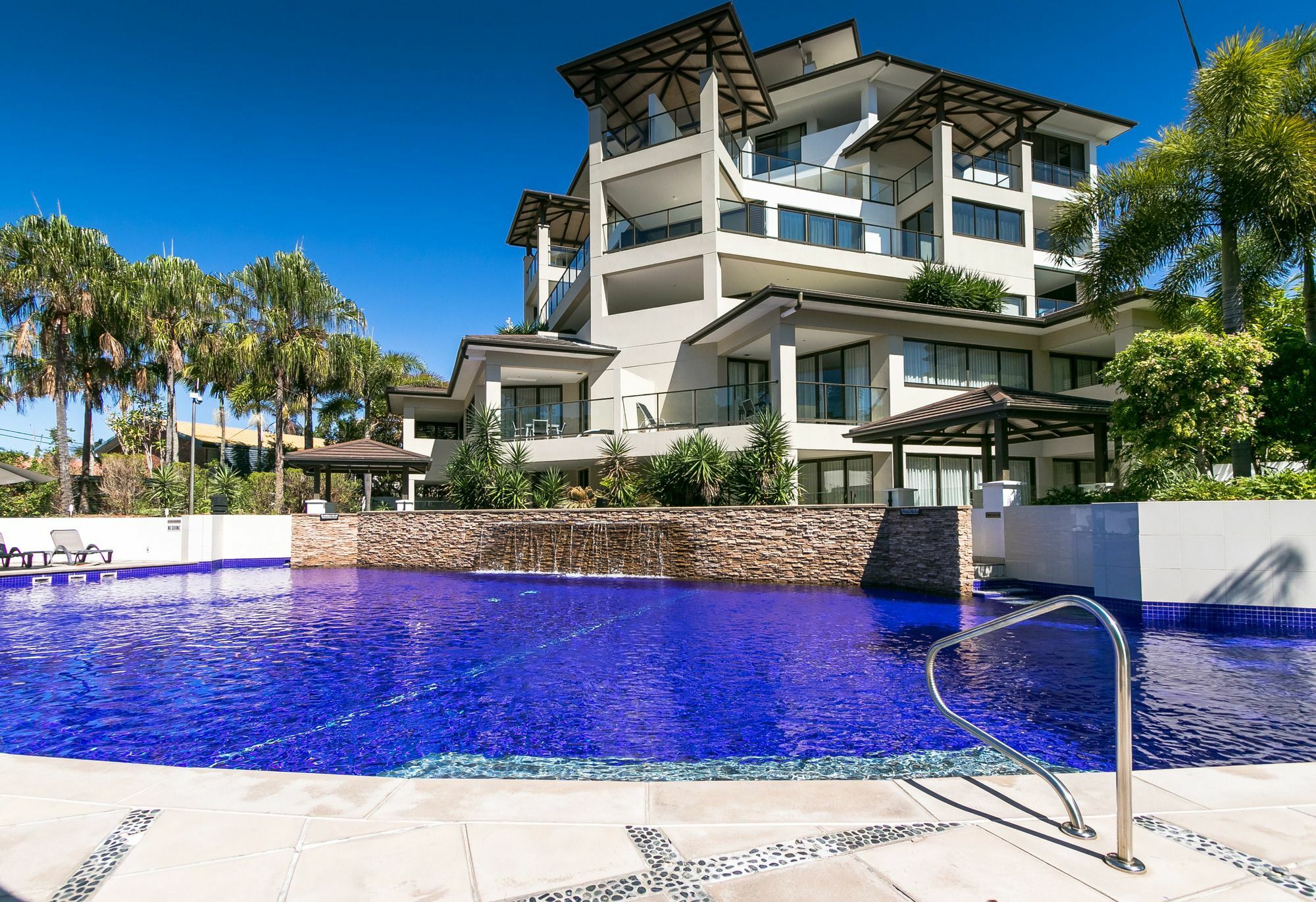 Grand Mercure Allegra Hervey Bay Eksteriør billede The pool at Peppers Mantra on Saltwater Island