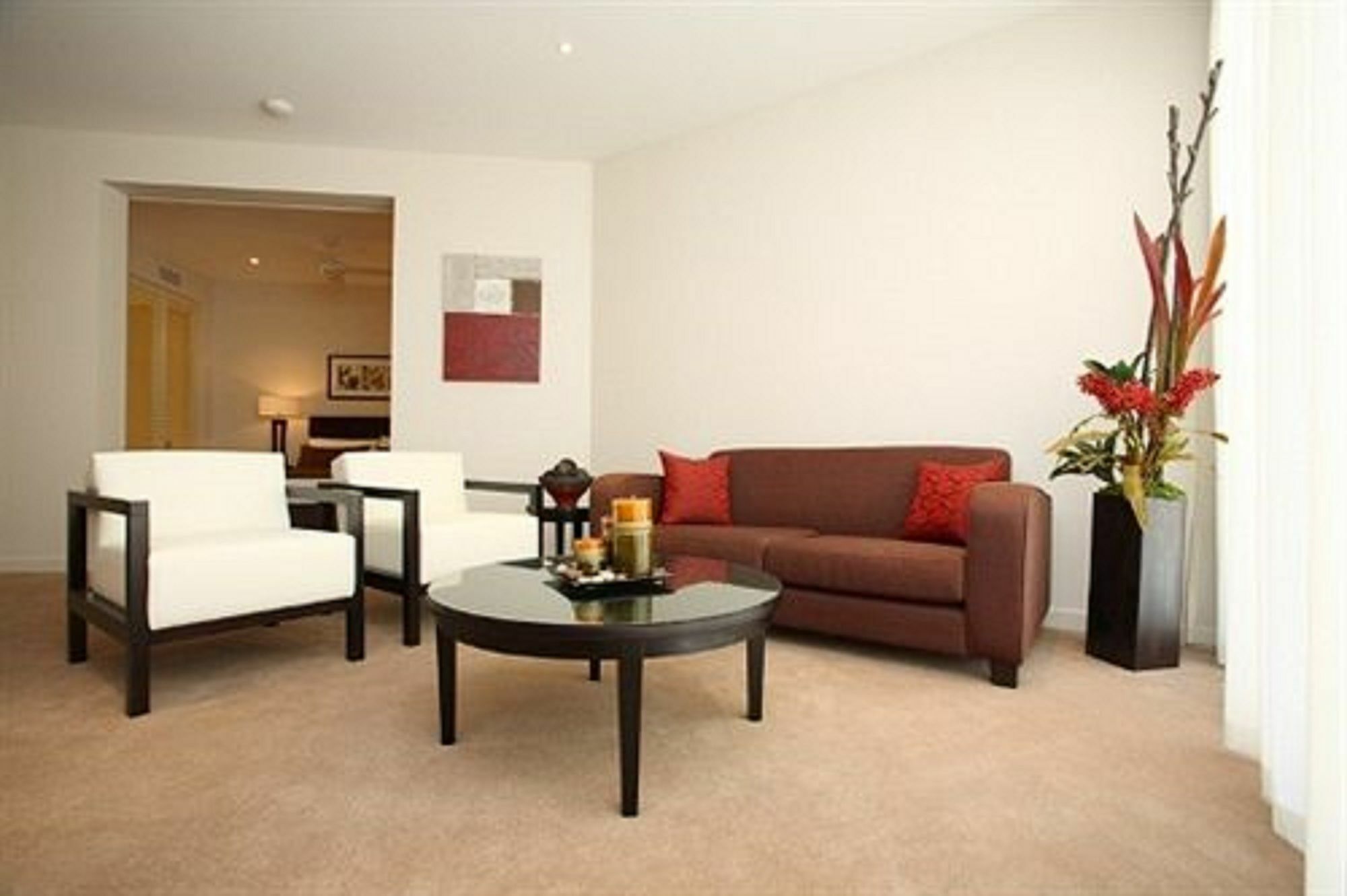Grand Mercure Allegra Hervey Bay Eksteriør billede A living room with carpet